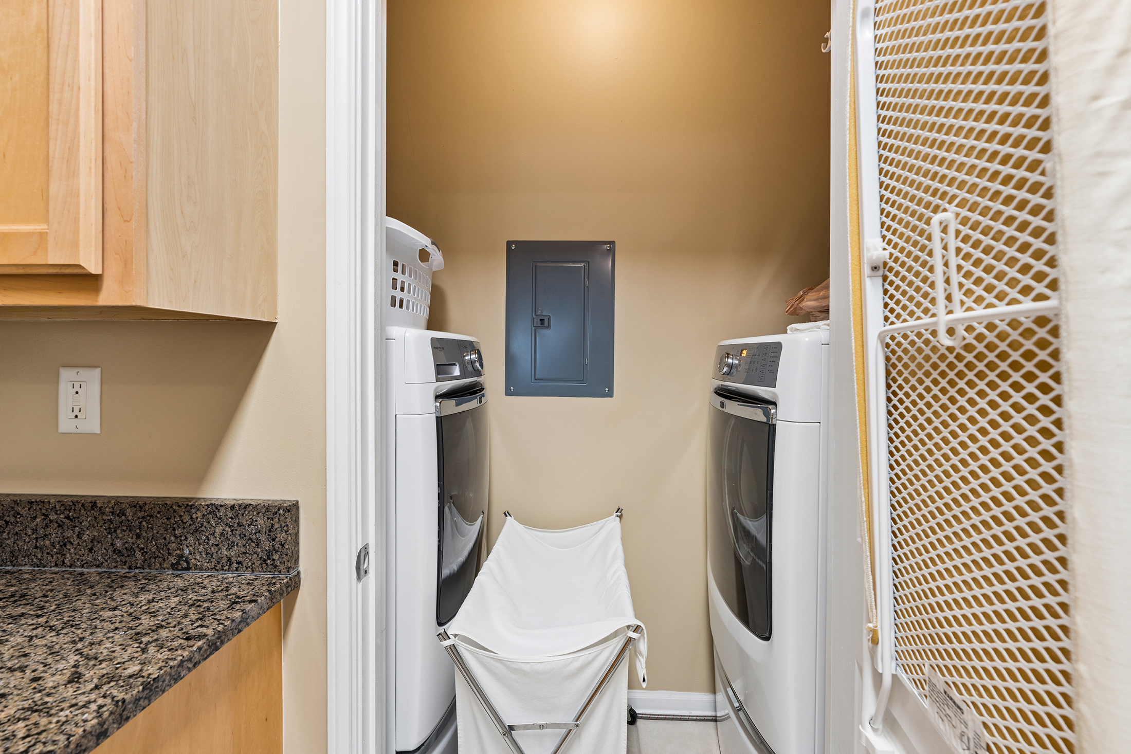  Comfort and Convenience in Gated Brighton Court - 物件實景