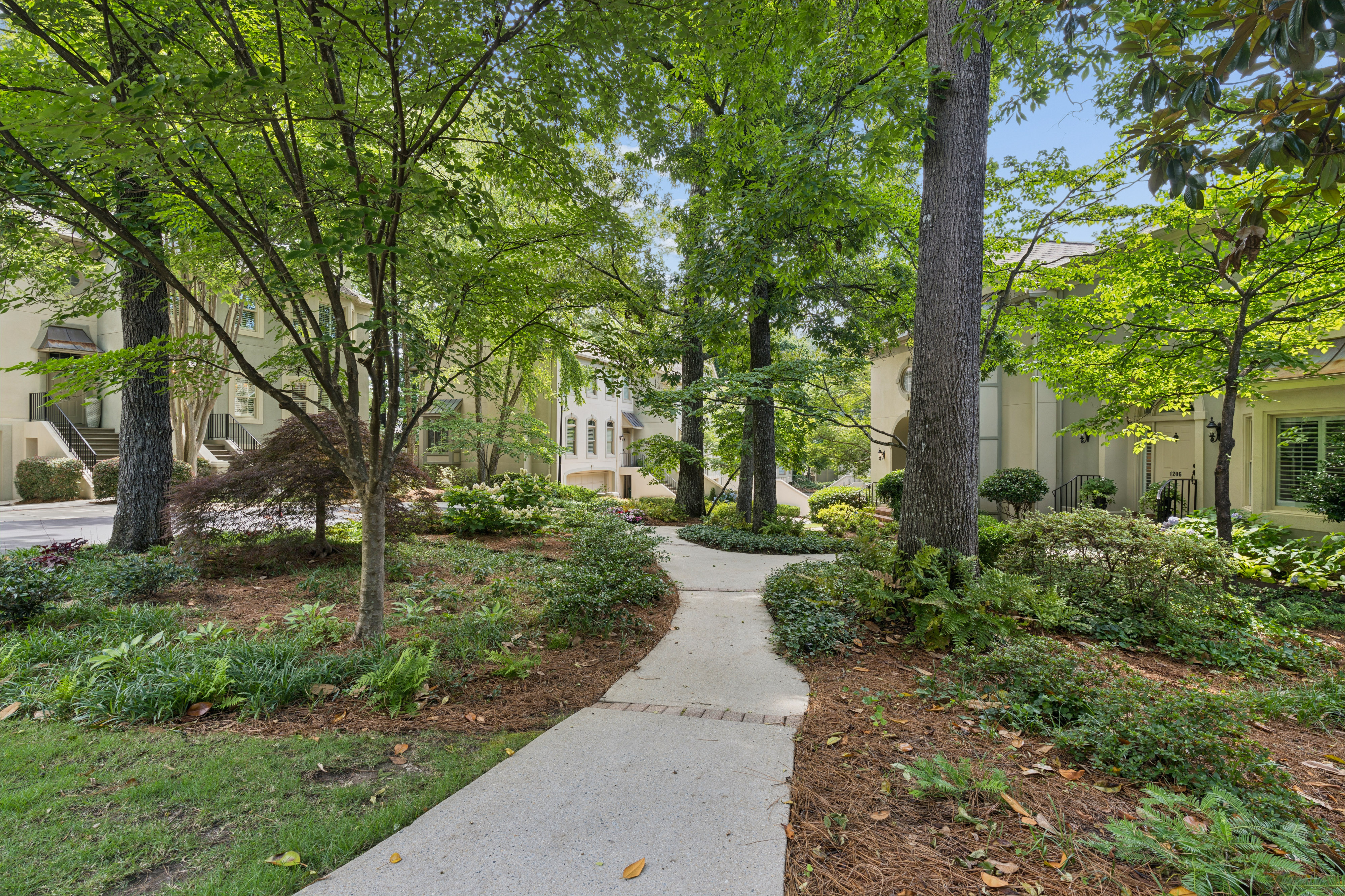  Carefully Curated End Unit Townhome in the Heart of Brookhaven - 物件實景