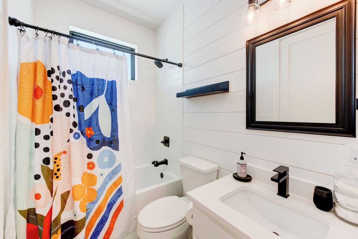 Port Aransas, Texas, 78373, United States, 5 Bedrooms Bedrooms, ,4 BathroomsBathrooms,Residential,For Sale,1982131