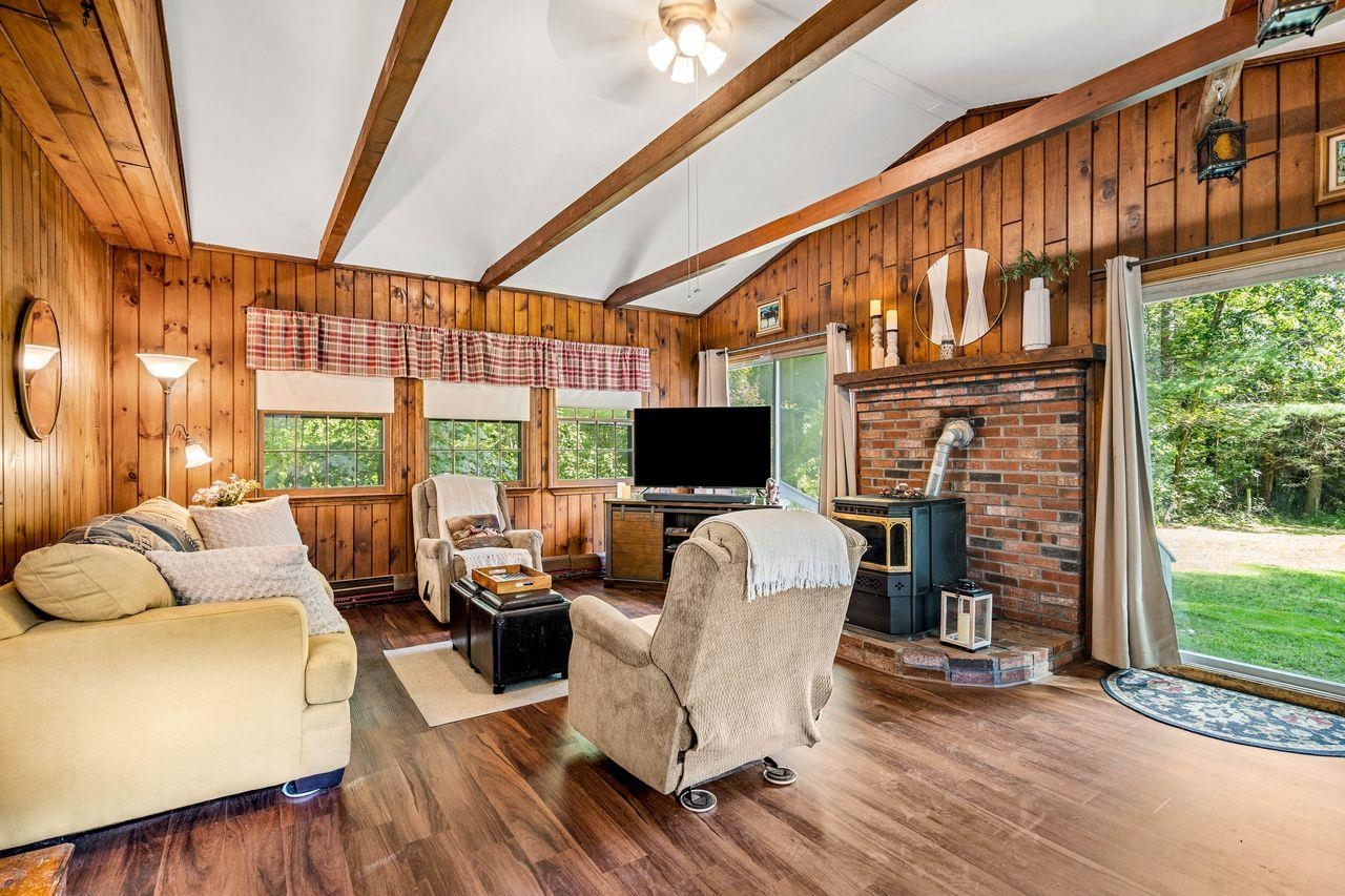 Amherst, New Hampshire, 03031, United States, 2 Bedrooms Bedrooms, ,1 BathroomBathrooms,Residential,For Sale,1996144