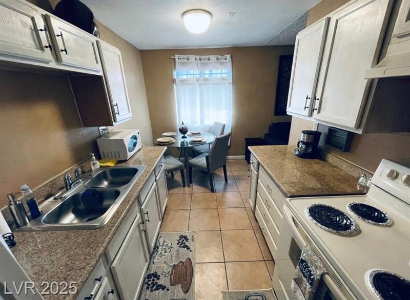 Las Vegas, Nevada, 89106, United States, 4 Bedrooms Bedrooms, ,4 BathroomsBathrooms,Residential,For Sale,1979989