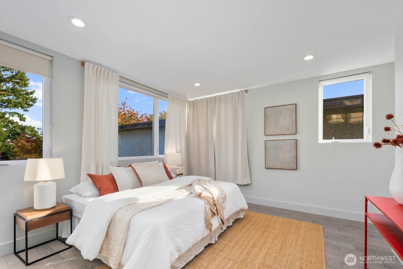 Seattle, Washington, 98103, United States, 3 Bedrooms Bedrooms, ,2 BathroomsBathrooms,Residential,For Sale,1990926