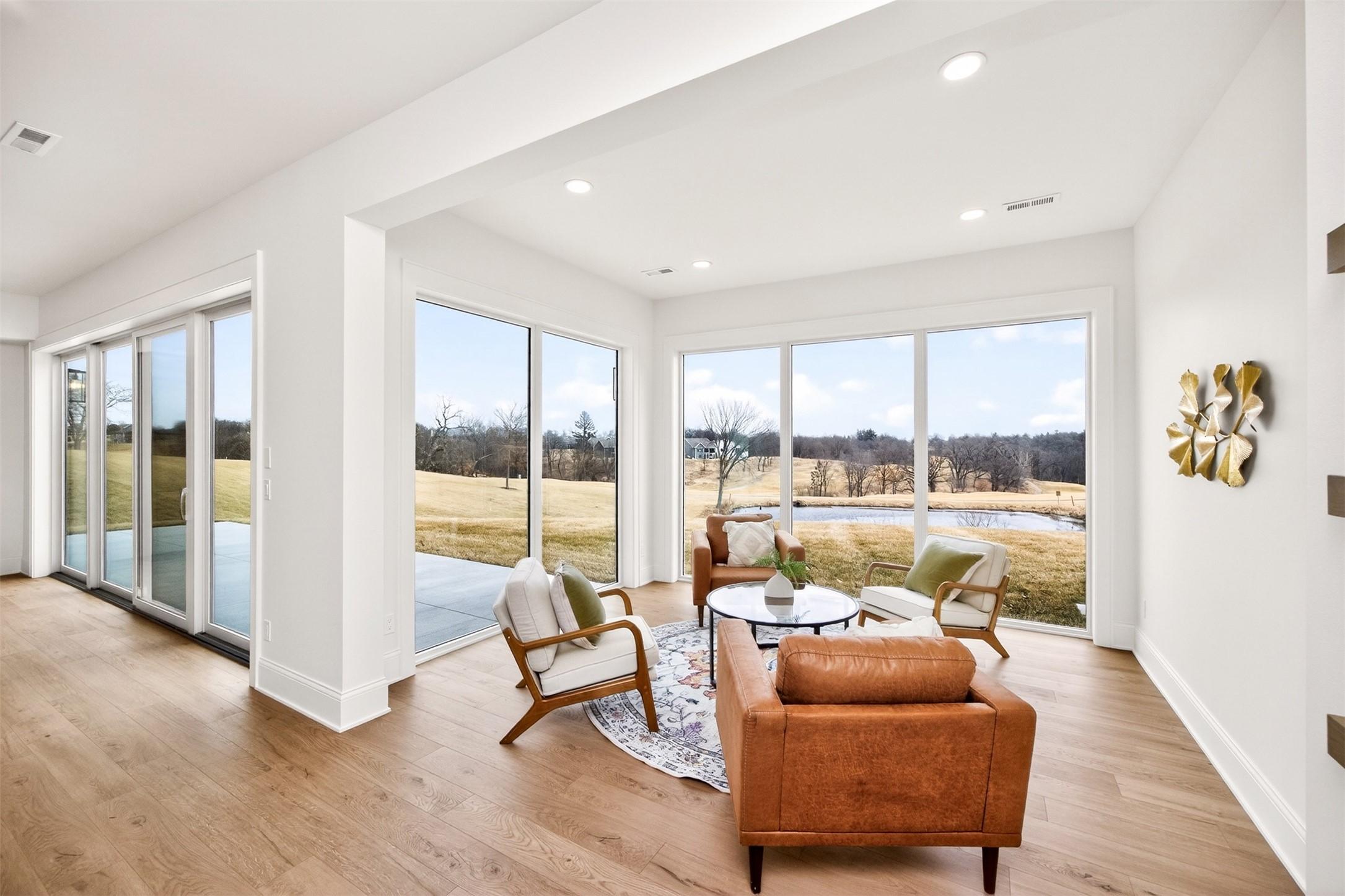 Pella, Iowa, 50219, United States, 5 Bedrooms Bedrooms, ,5 BathroomsBathrooms,Residential,For Sale,2019624