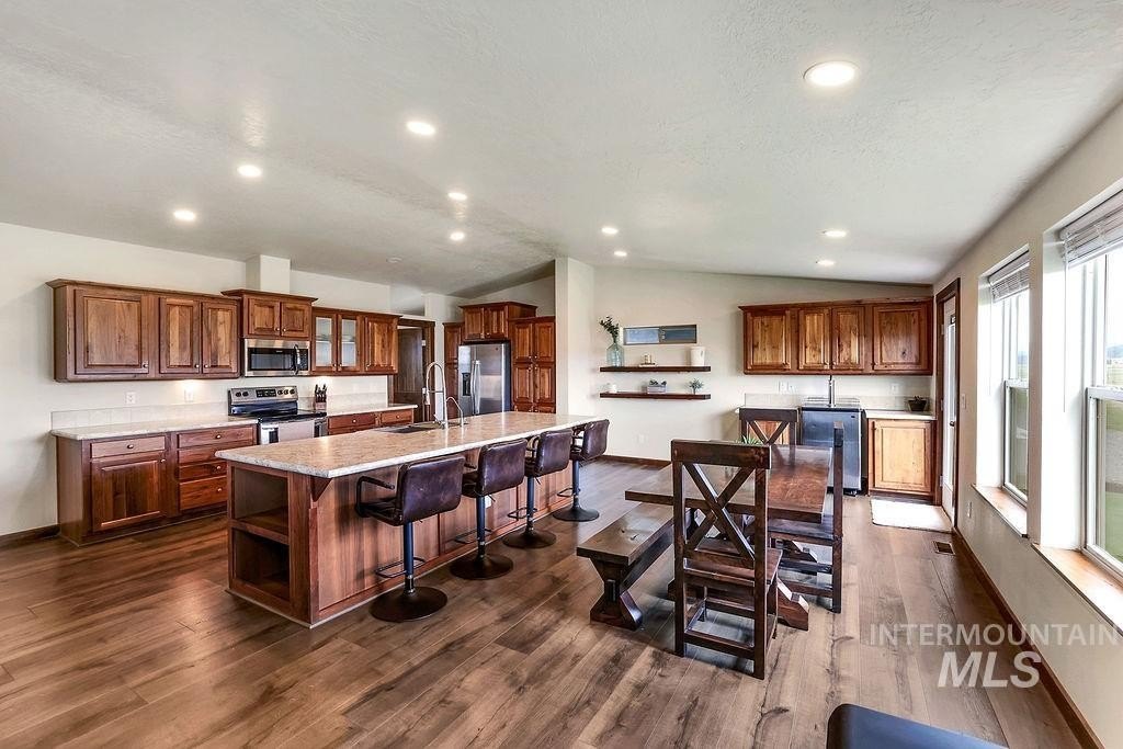 Donnelly, Idaho, 83615, United States, 3 Bedrooms Bedrooms, ,2 BathroomsBathrooms,Residential,For Sale,1982095