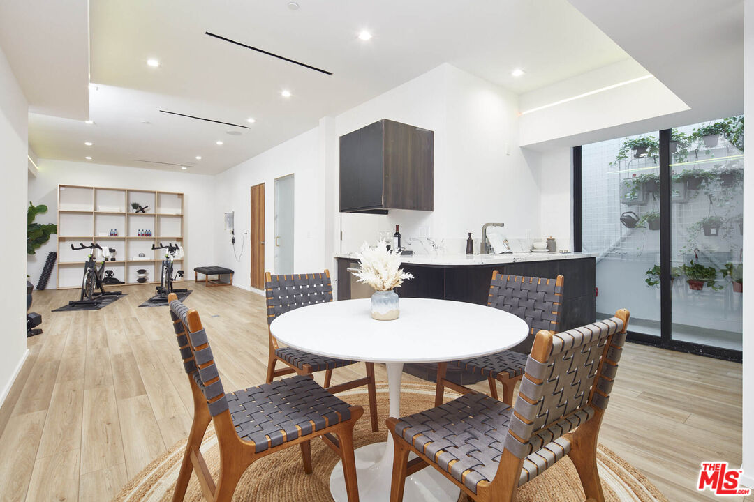 Culver City, California, 90230, United States, 4 Bedrooms Bedrooms, ,7 BathroomsBathrooms,Residential,For Sale,1804248