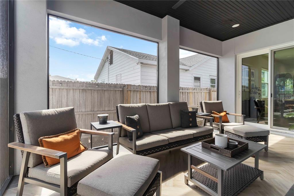St Petersburg, Florida, 33713, United States, 3 Bedrooms Bedrooms, ,3 BathroomsBathrooms,Residential,For Sale,1898616
