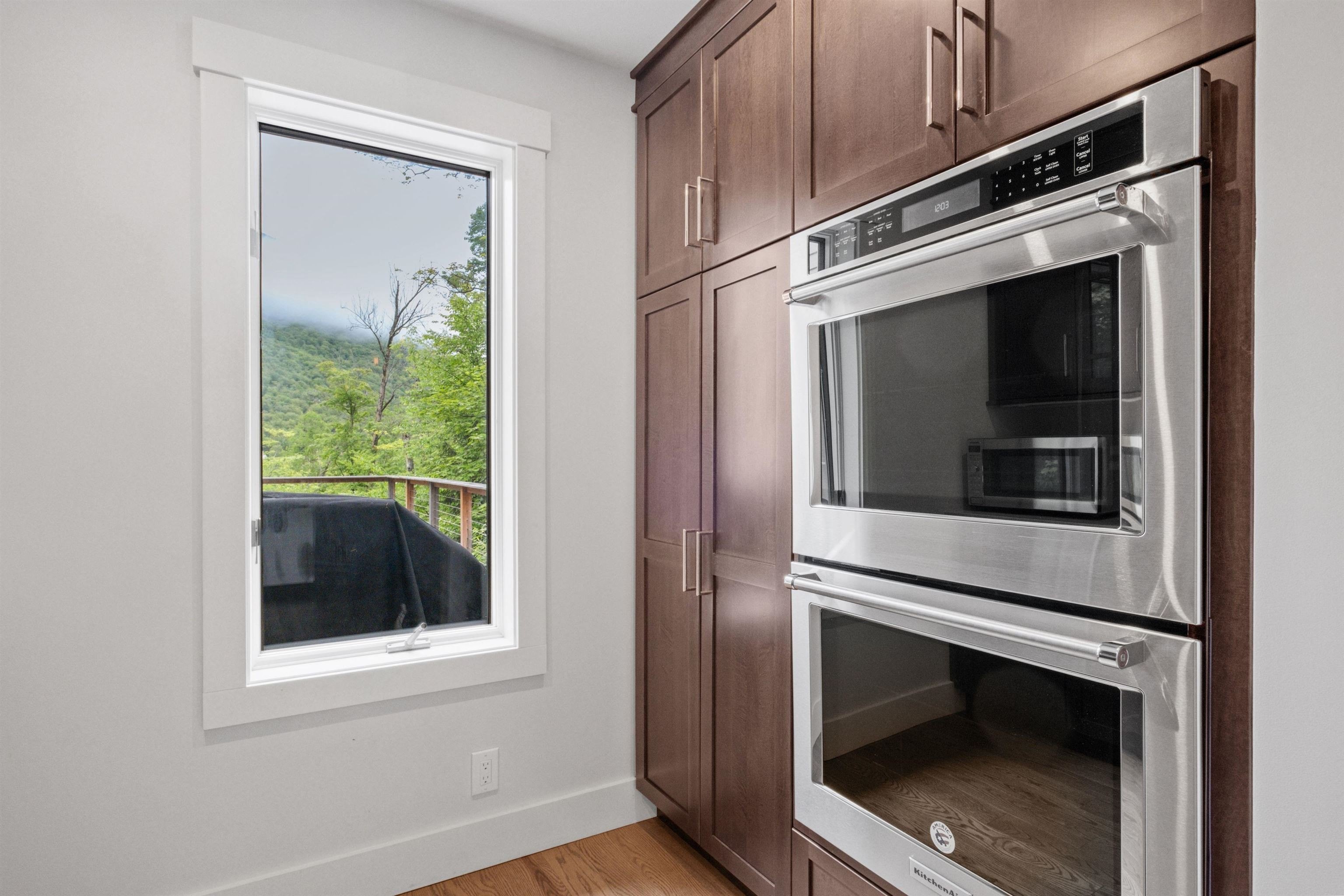 Lincoln, New Hampshire, 03251, United States, 4 Bedrooms Bedrooms, ,4 BathroomsBathrooms,Residential,For Sale,1803073