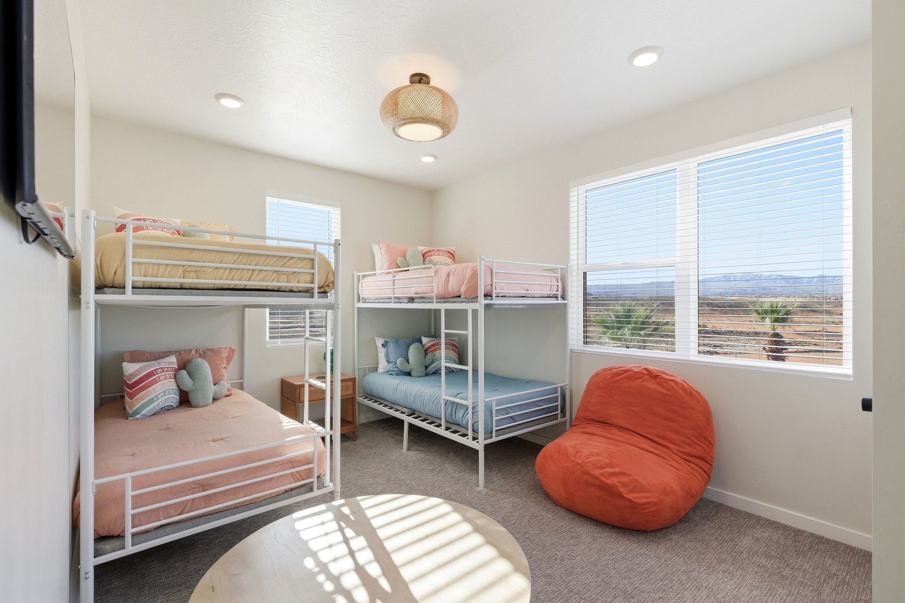  Top-Floor Desert Color Retreat With Lagoon Access & Views - 物件實景