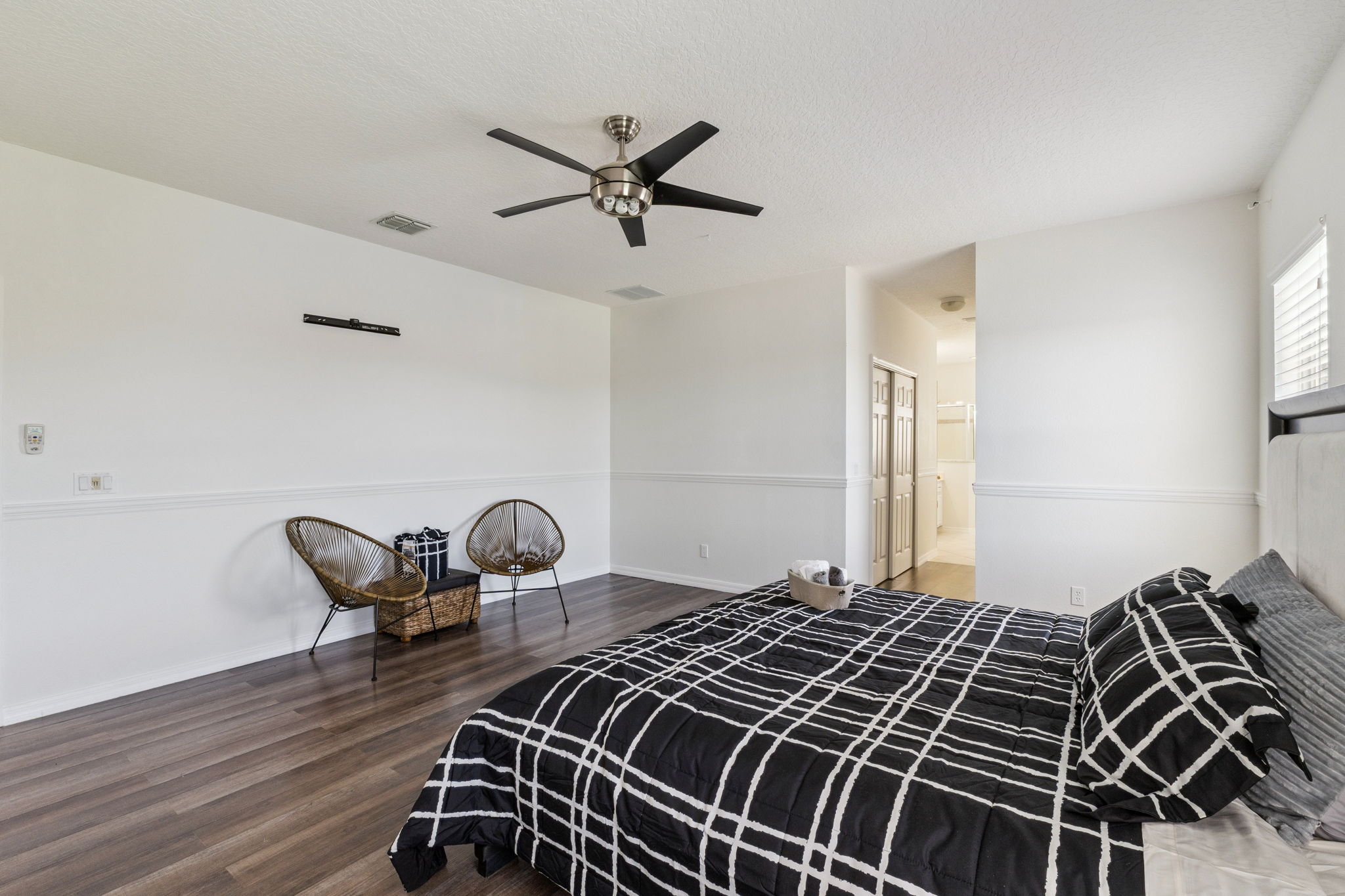 Orlando, Florida, 32825, United States, 5 Bedrooms Bedrooms, ,4 BathroomsBathrooms,Residential,For Sale,1980757