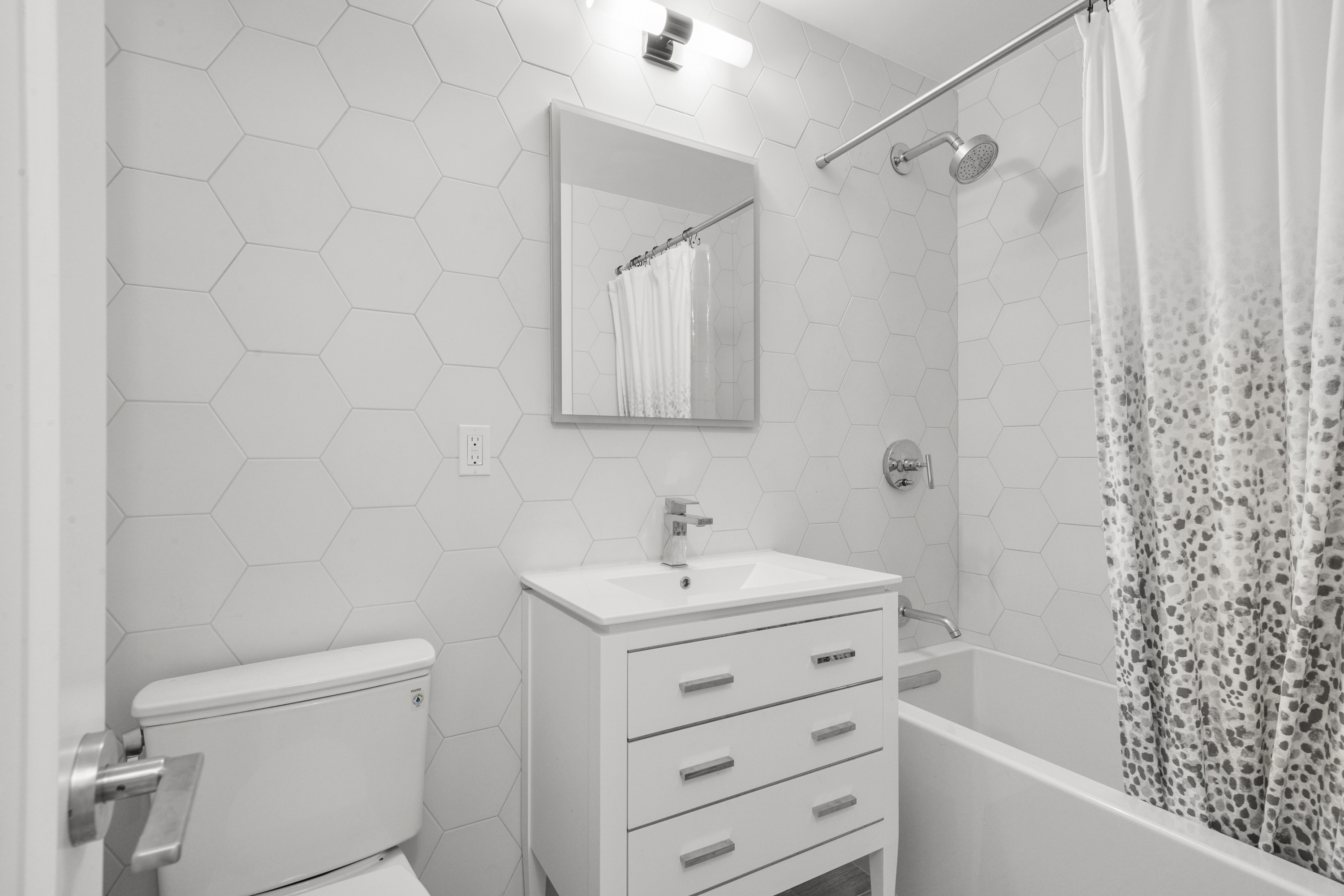 Fully Renovated Larchmont Condo - 物件實景