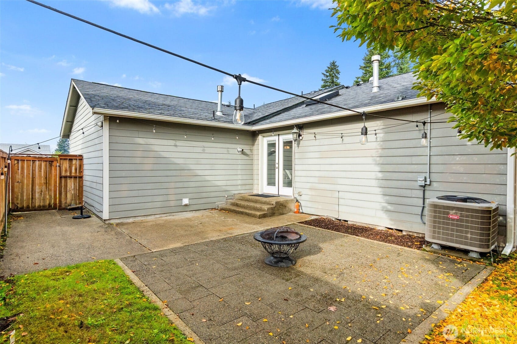 Lacey, Washington, 98513, United States, 4 Bedrooms Bedrooms, ,1 BathroomBathrooms,Residential,For Sale,1989155