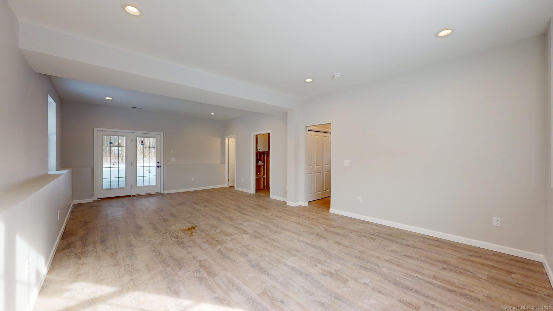 Enfield, Connecticut, 06082, United States, 3 Bedrooms Bedrooms, ,3 BathroomsBathrooms,Residential,For Sale,1919509