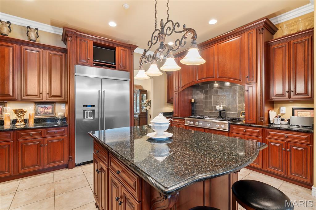 Charleston, Missouri, 63834, United States, 4 Bedrooms Bedrooms, ,6 BathroomsBathrooms,Residential,For Sale,1974839