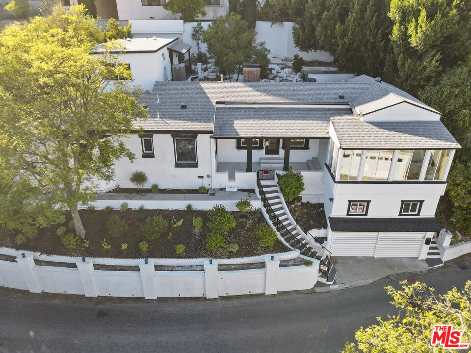 Los Angeles, California, 90068, United States, 5 Bedrooms Bedrooms, ,4 BathroomsBathrooms,Residential,For Sale,1892047