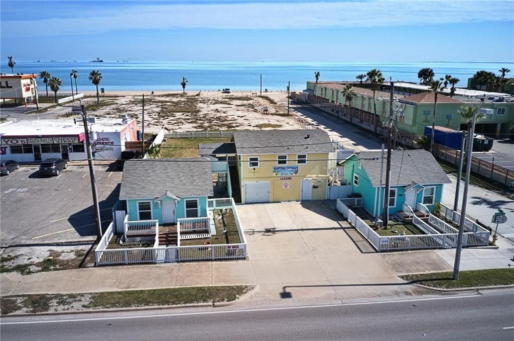 Corpus Christi, Texas, 78402, United States, 4 Bedrooms Bedrooms, ,3 BathroomsBathrooms,Residential,For Sale,1934192