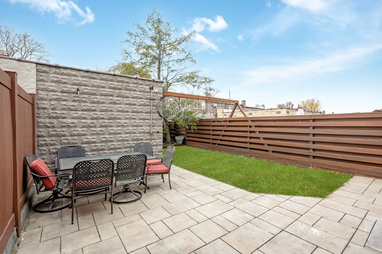 Middle Village, New York, 11379, United States, 3 Bedrooms Bedrooms, ,2 BathroomsBathrooms,Residential,For Sale,2001755