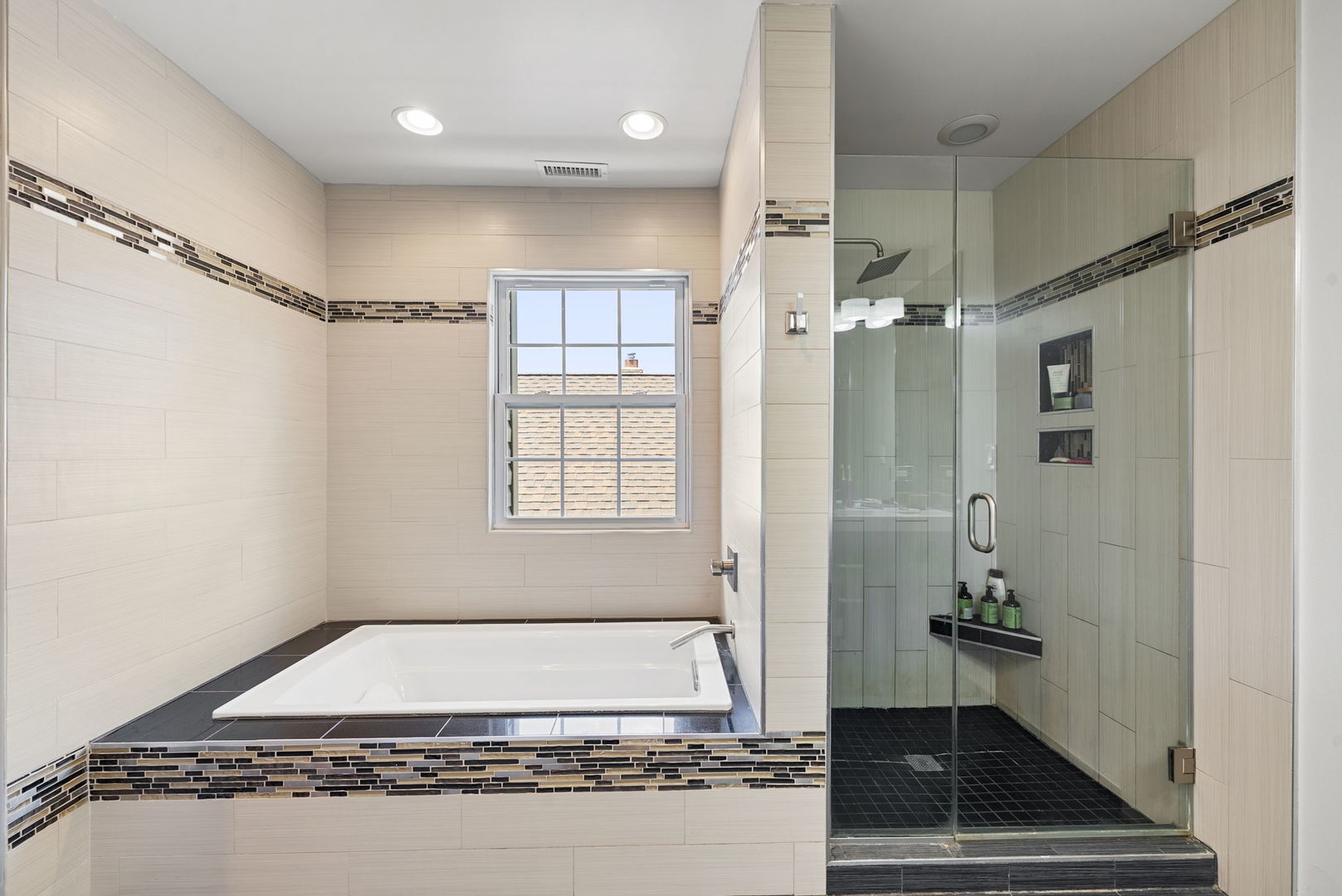 Chicago, Illinois, 60641, United States, 4 Bedrooms Bedrooms, ,3 BathroomsBathrooms,Residential,For Sale,1940244