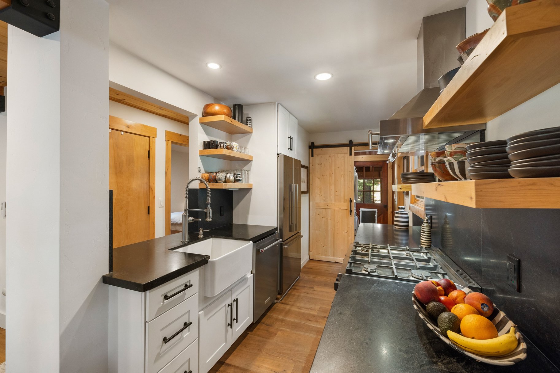  Rare Donner Tract home with private beach and pier access. - 物件實景
