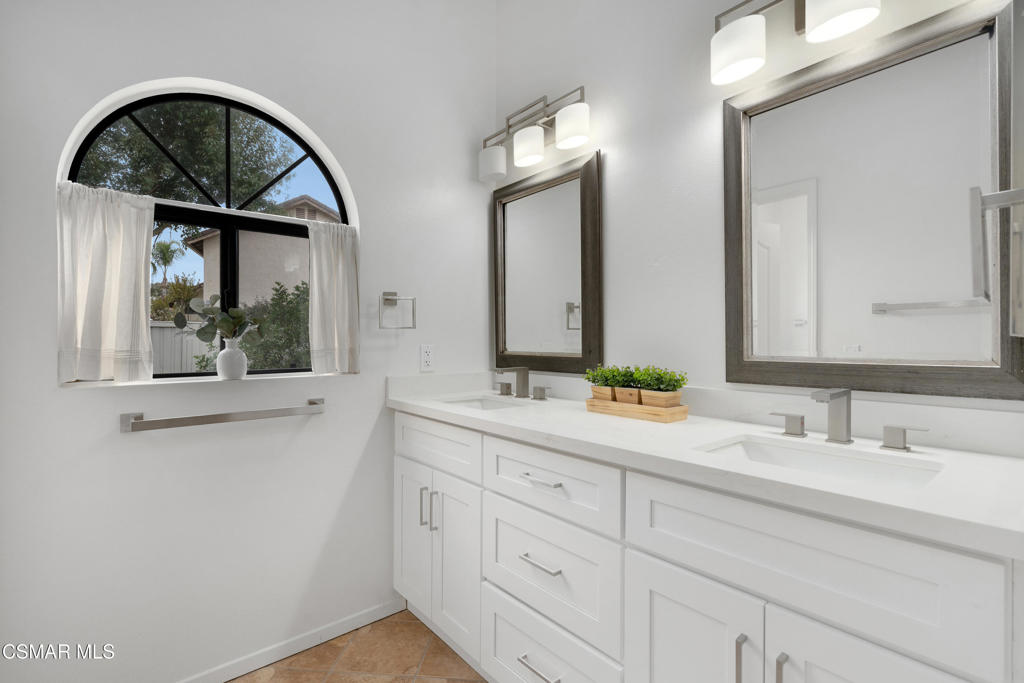 Agoura Hills, California, 91301, United States, 3 Bedrooms Bedrooms, ,3 BathroomsBathrooms,Residential,For Sale,1989584