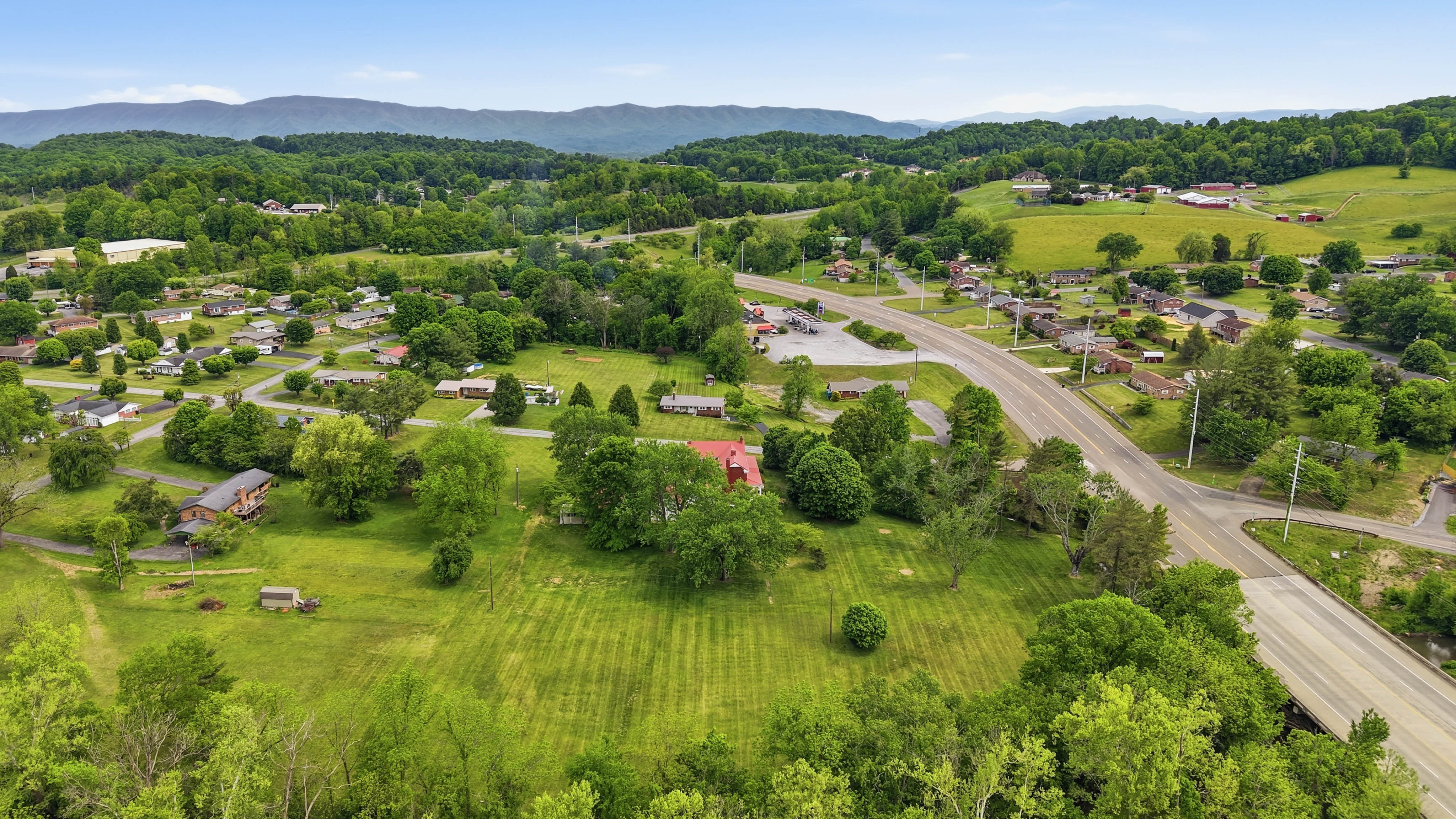  240 Maplehurst Lane, Bluff City, TN 37618 - 物件實景
