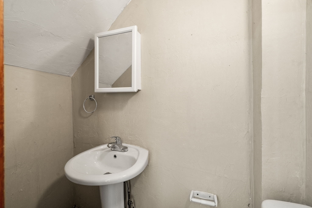 Southbridge, Massachusetts, 01550, United States, 7 Bedrooms Bedrooms, ,4 BathroomsBathrooms,Residential,For Sale,1990940