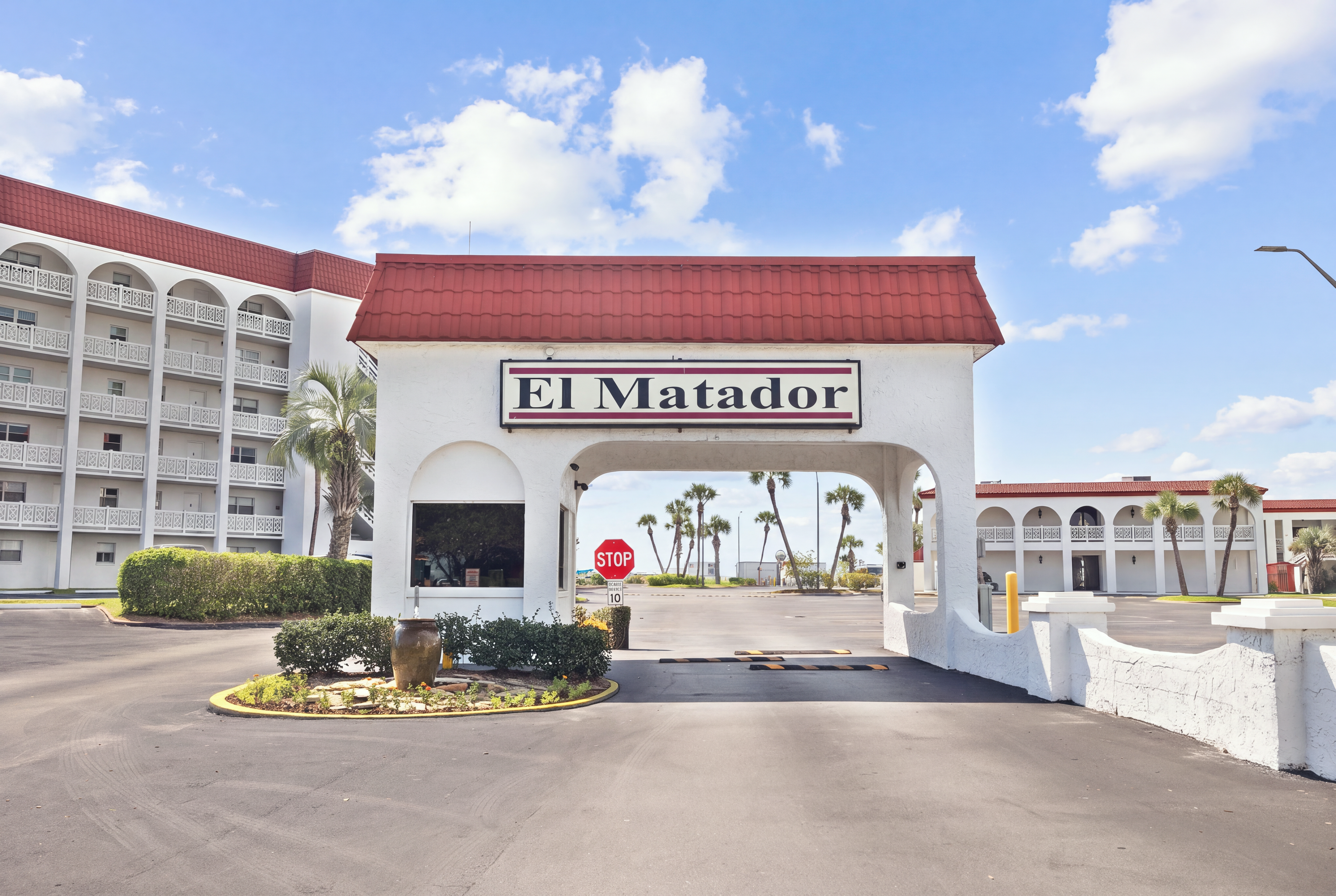  Gulf-Front Corner Retreat In Sought-After Community Near Amenities - 物件實景