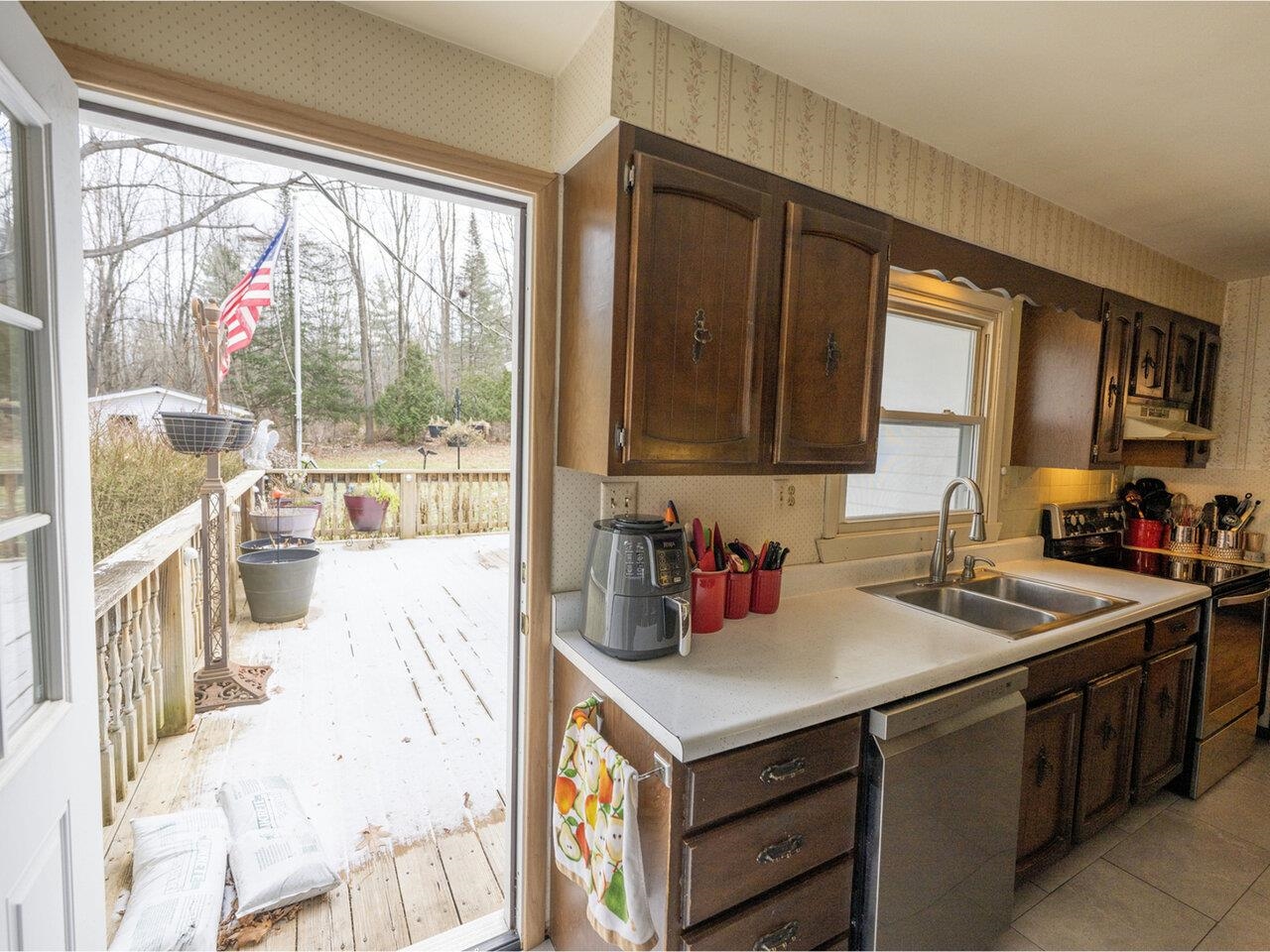 Williston, Vermont, 05495, United States, 3 Bedrooms Bedrooms, ,2 BathroomsBathrooms,Residential,For Sale,2001004