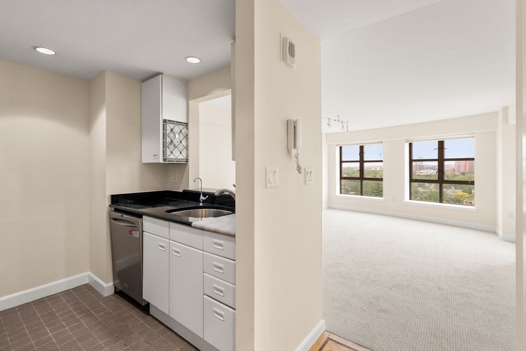 Cambridge, Massachusetts, 02139, United States, 1 Bedroom Bedrooms, ,2 BathroomsBathrooms,Residential,For Sale,1866549