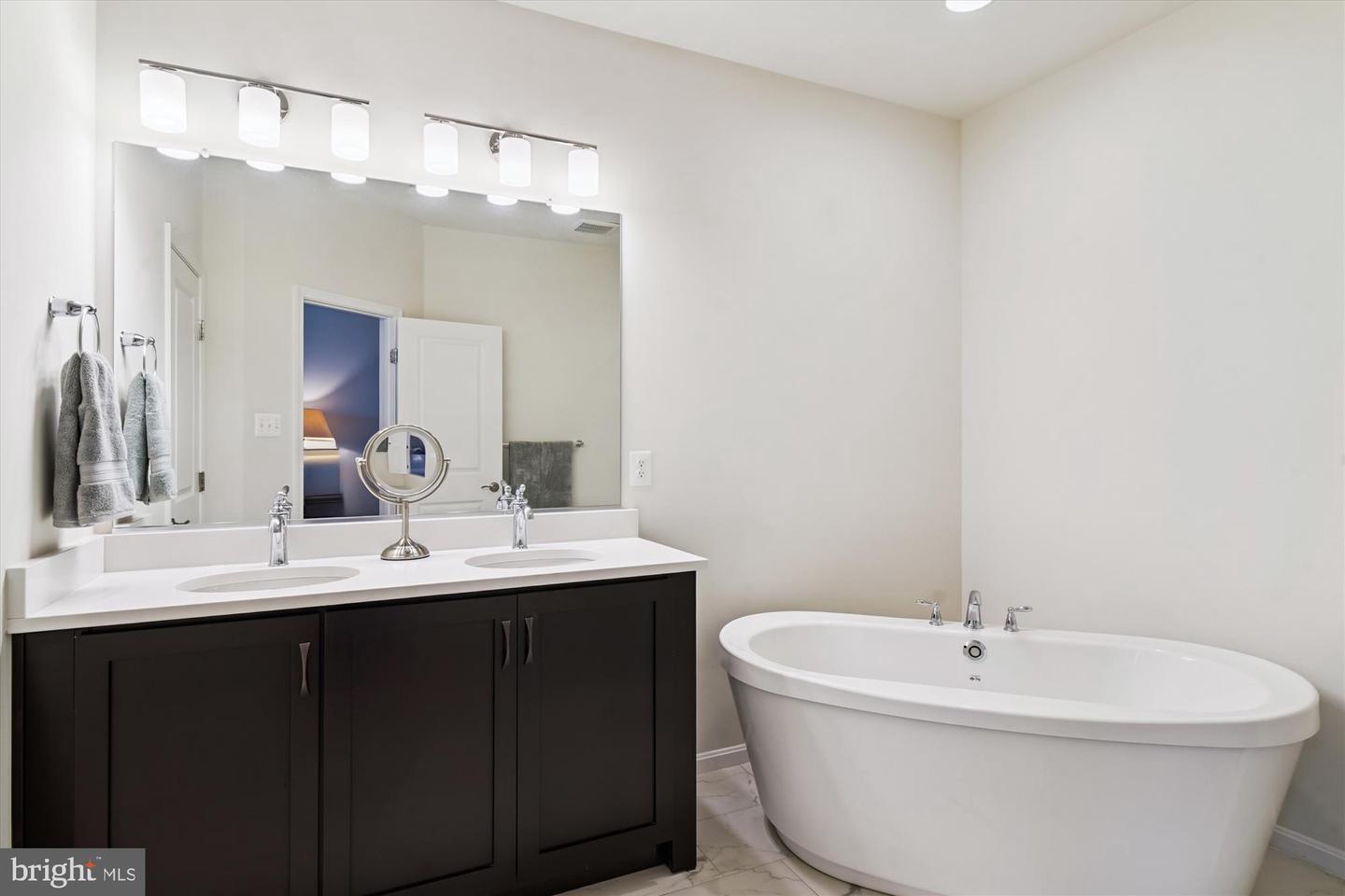 Frederick, Maryland, 21701, United States, 4 Bedrooms Bedrooms, ,4 BathroomsBathrooms,Residential,For Sale,1996927