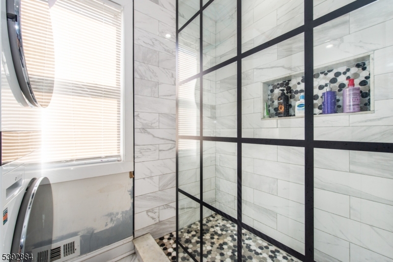 Belleville Twp., New Jersey, 07109, United States, 8 Bedrooms Bedrooms, ,3 BathroomsBathrooms,Residential,For Sale,1989037