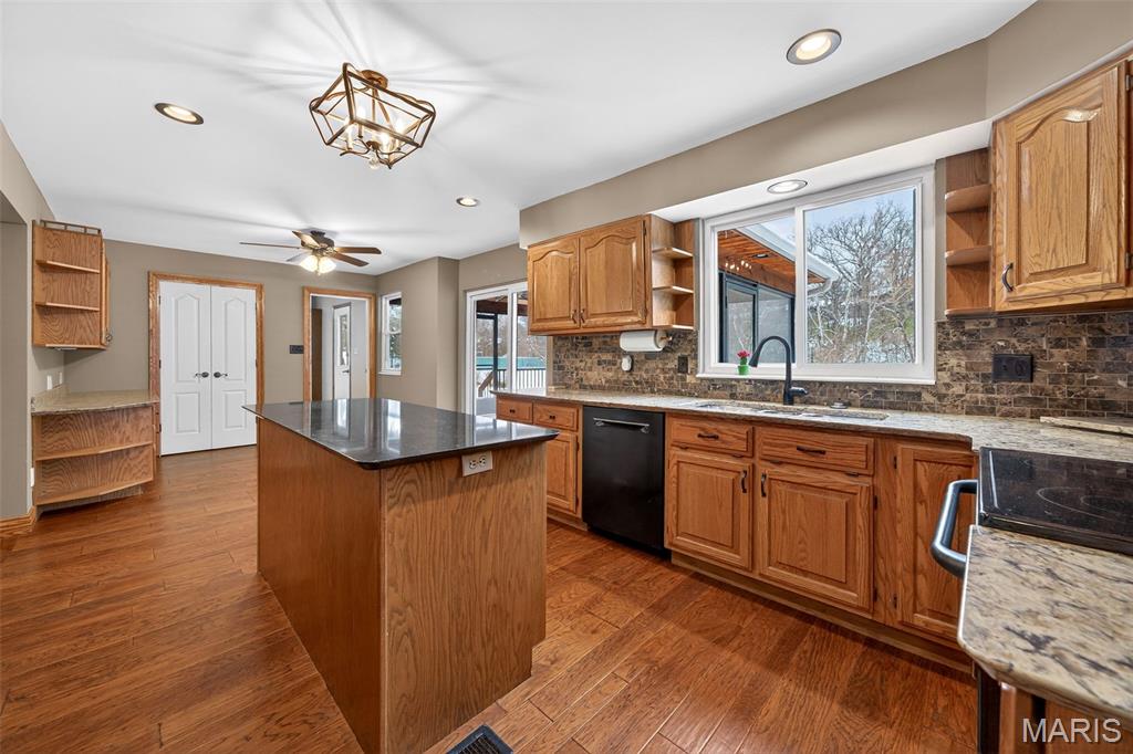 Lake St Louis, Missouri, 63367, United States, 5 Bedrooms Bedrooms, ,5 BathroomsBathrooms,Residential,For Sale,2001706