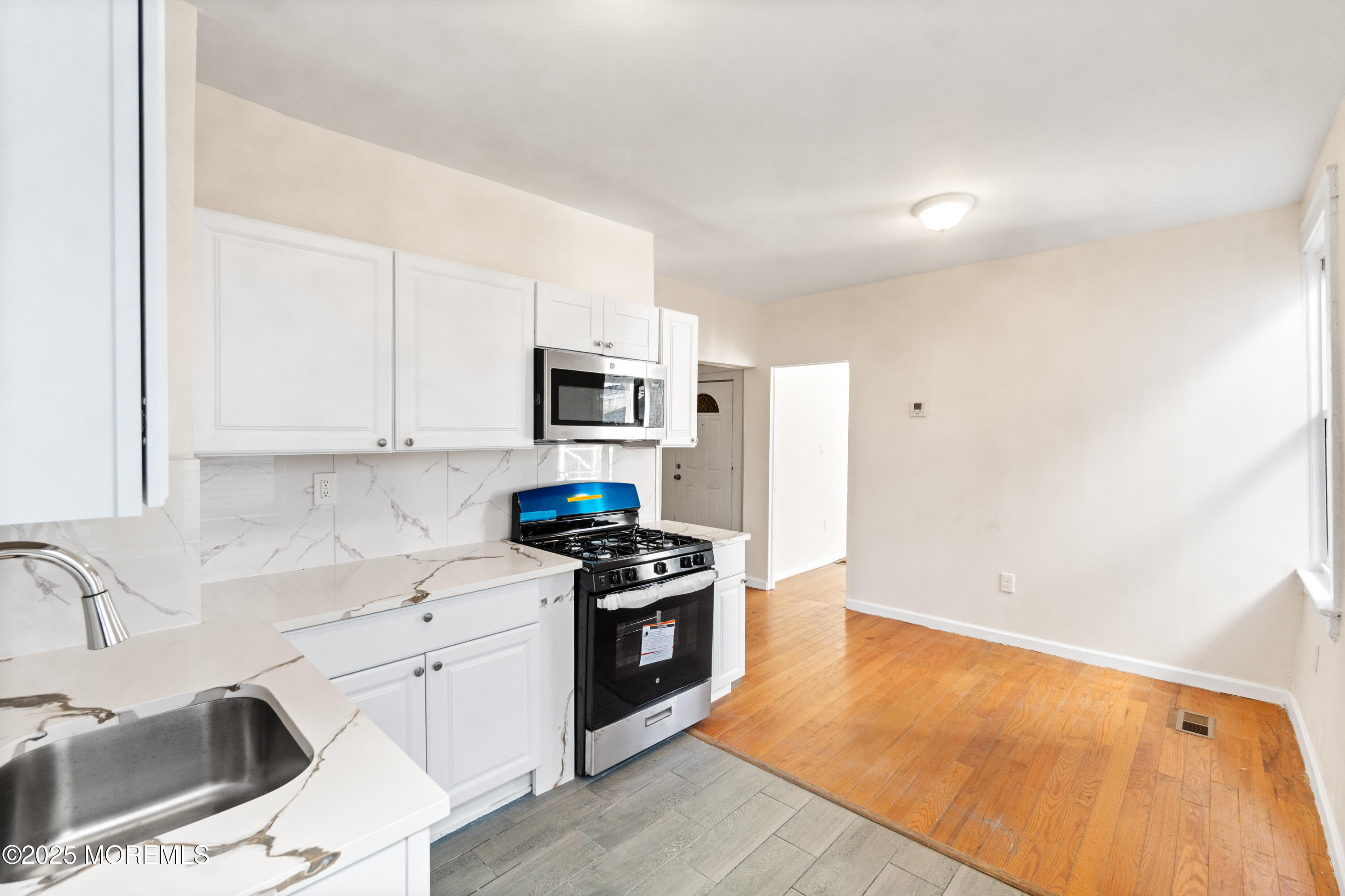 Newark, New Jersey, 07112, United States, 5 Bedrooms Bedrooms, ,2 BathroomsBathrooms,Residential,For Sale,1985719