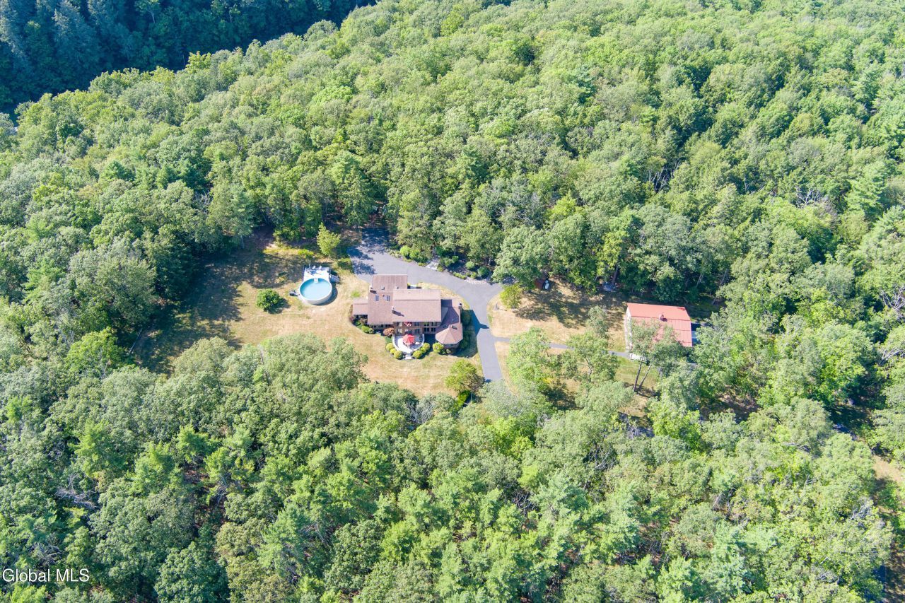 Coeymans Hollow, New York, 12046, United States, 4 Bedrooms Bedrooms, ,3 BathroomsBathrooms,Residential,For Sale,1907699