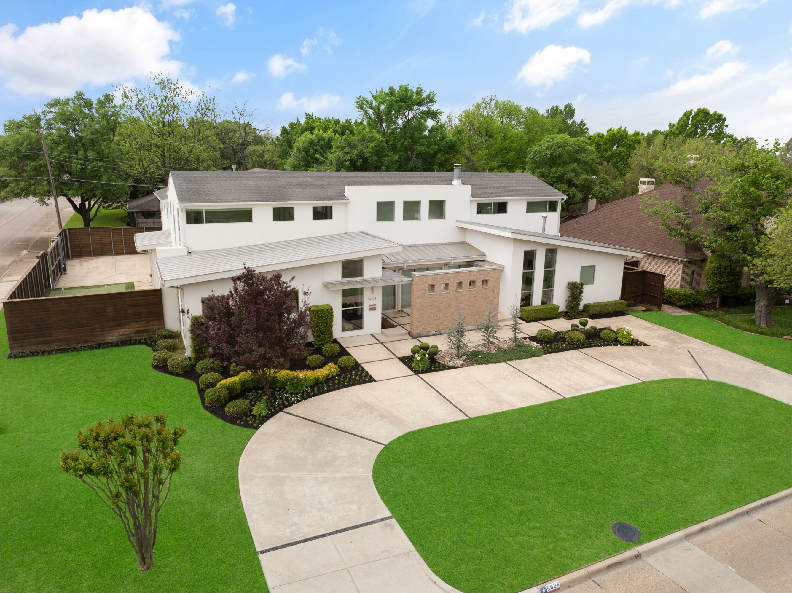  Modern, Distinctive, and Thoughtfully Designed in Melshire Estates - 物件實景