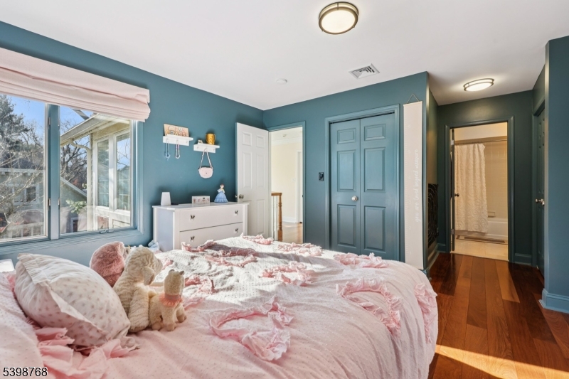 Wayne Twp., New Jersey, 07470, United States, 2 Bedrooms Bedrooms, ,3 BathroomsBathrooms,Residential,For Sale,2002003