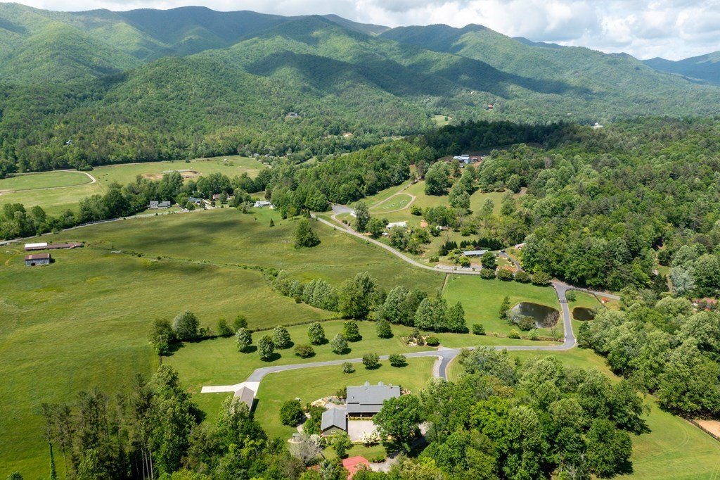 Hayesville, North Carolina, 28904, United States, 4 Bedrooms Bedrooms, ,4 BathroomsBathrooms,Residential,For Sale,1879650