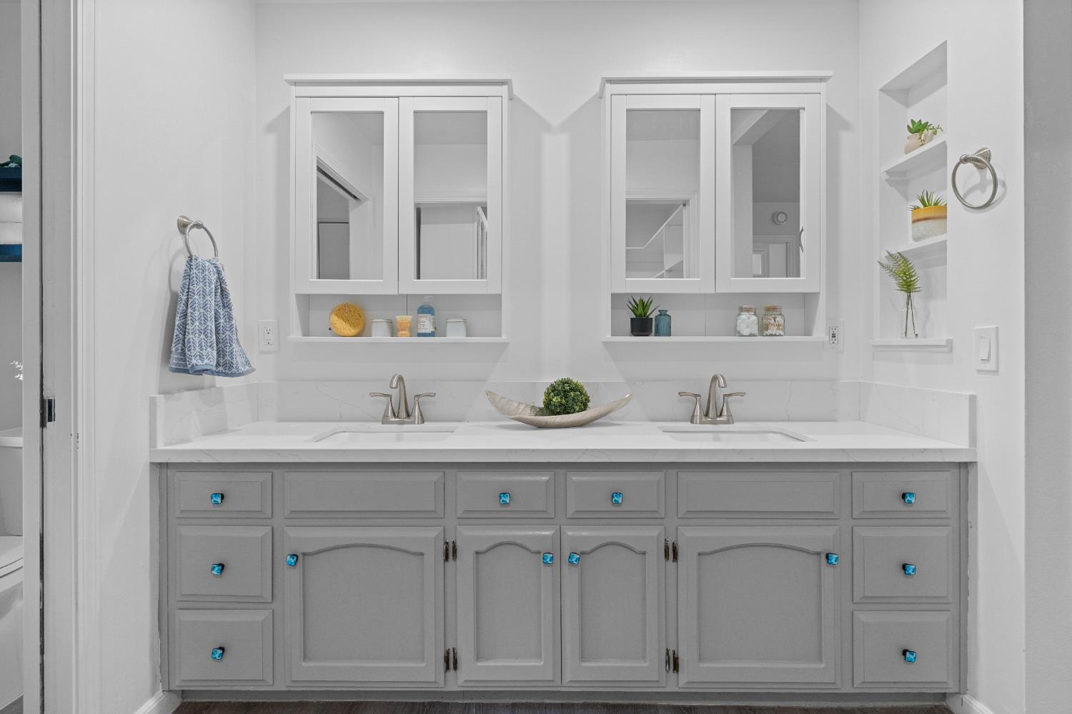 Grass Valley, California, 95949, United States, 3 Bedrooms Bedrooms, ,3 BathroomsBathrooms,Residential,For Sale,1992571