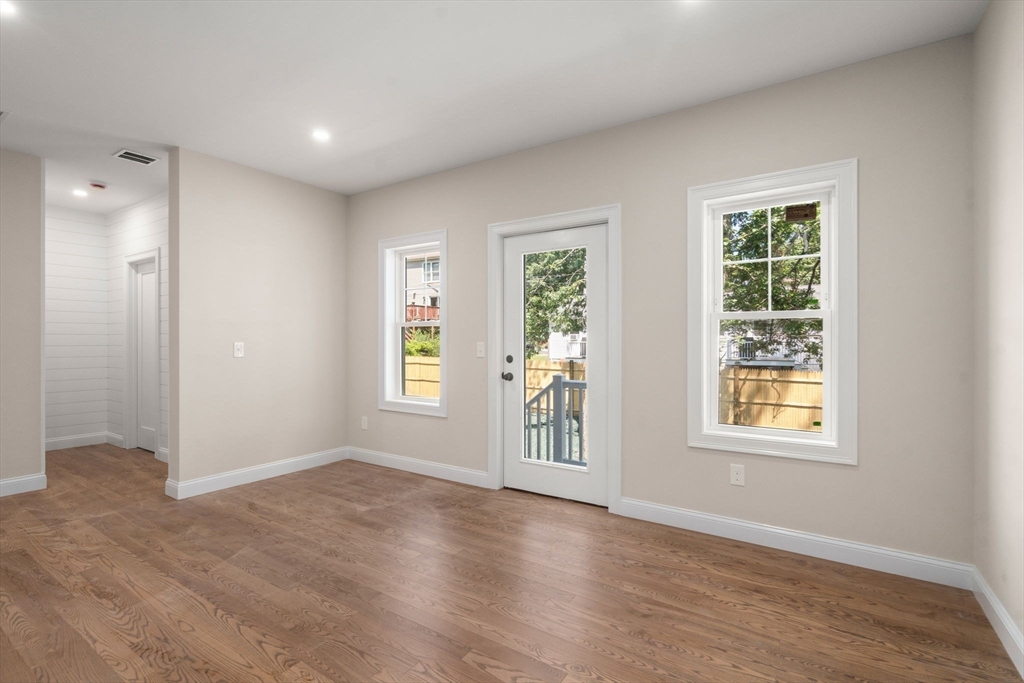 Worcester, Massachusetts, 01606, United States, 3 Bedrooms Bedrooms, ,3 BathroomsBathrooms,Residential,For Sale,1905878