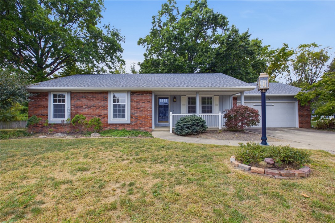 Cameron Pl, Charleston, IL 61920