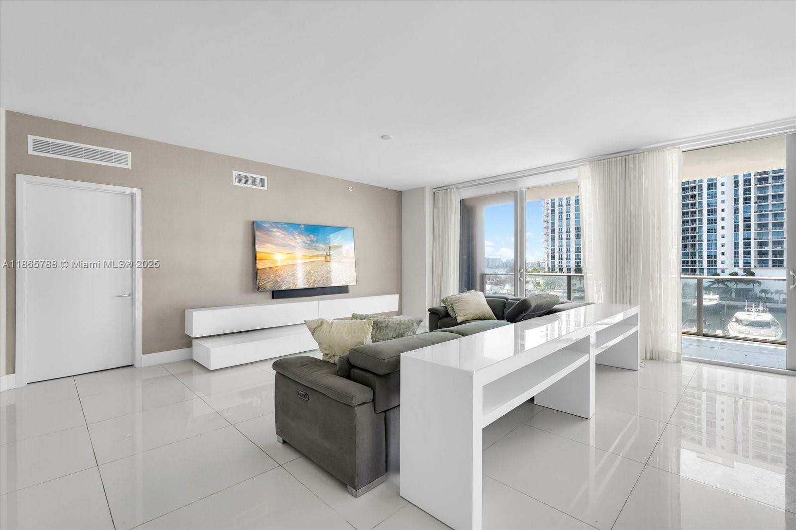 North Miami Beach, Florida, 33160, United States, 2 Bedrooms Bedrooms, ,3 BathroomsBathrooms,Residential,For Sale,1926964