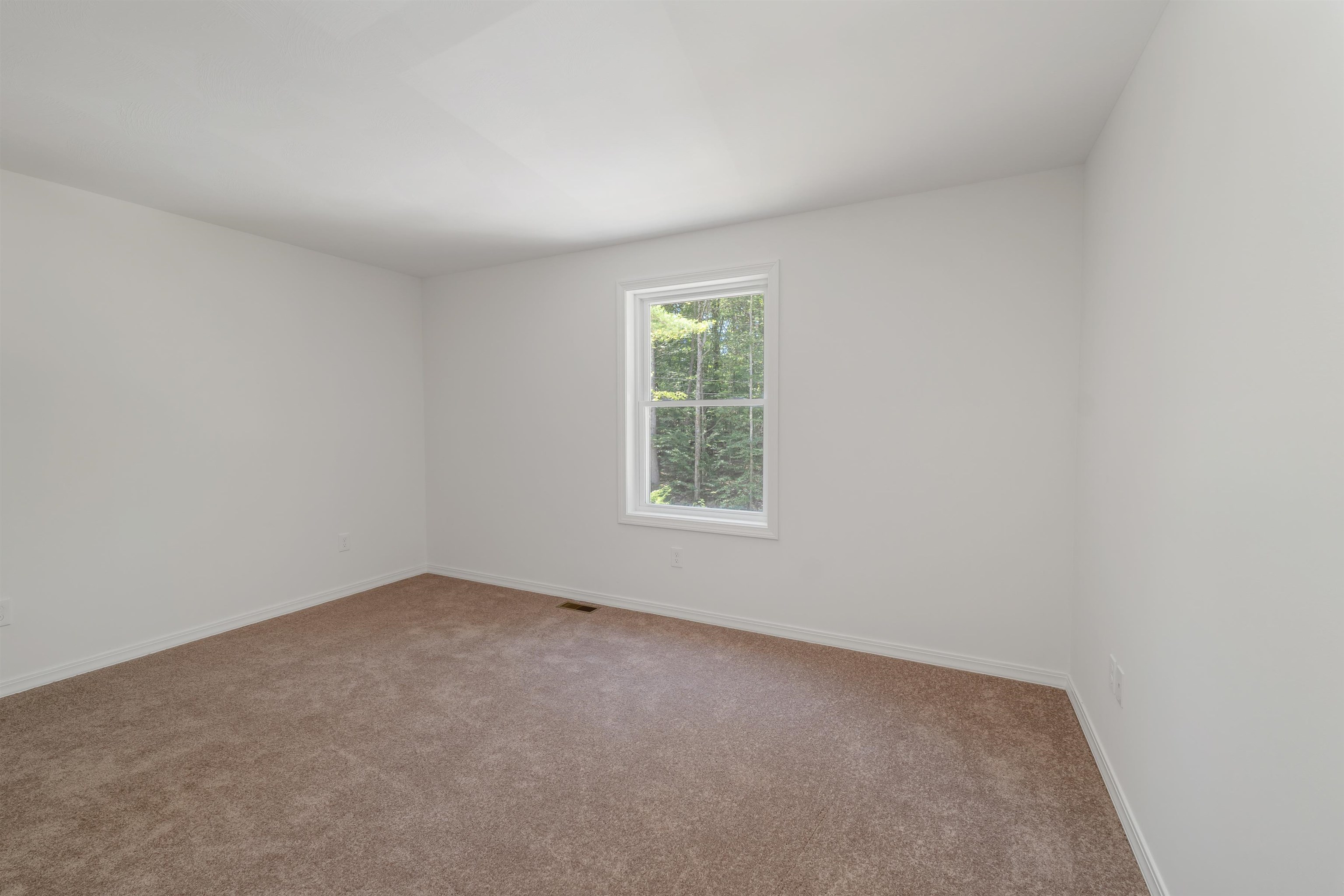 Bennington, New Hampshire, 03442, United States, 3 Bedrooms Bedrooms, ,2 BathroomsBathrooms,Residential,For Sale,1898255