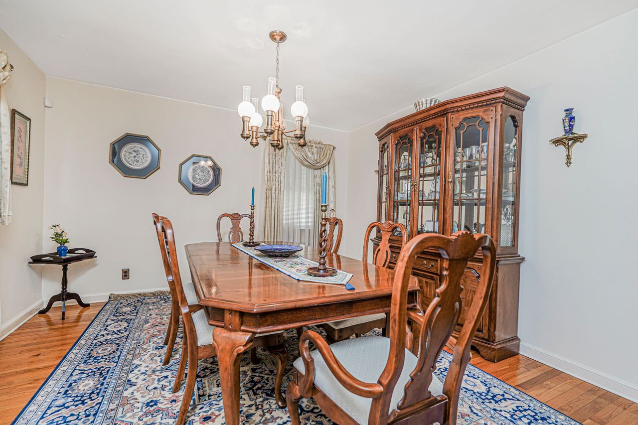 Staten Island, New York, 10302, United States, 5 Bedrooms Bedrooms, ,2 BathroomsBathrooms,Residential,For Sale,1914659