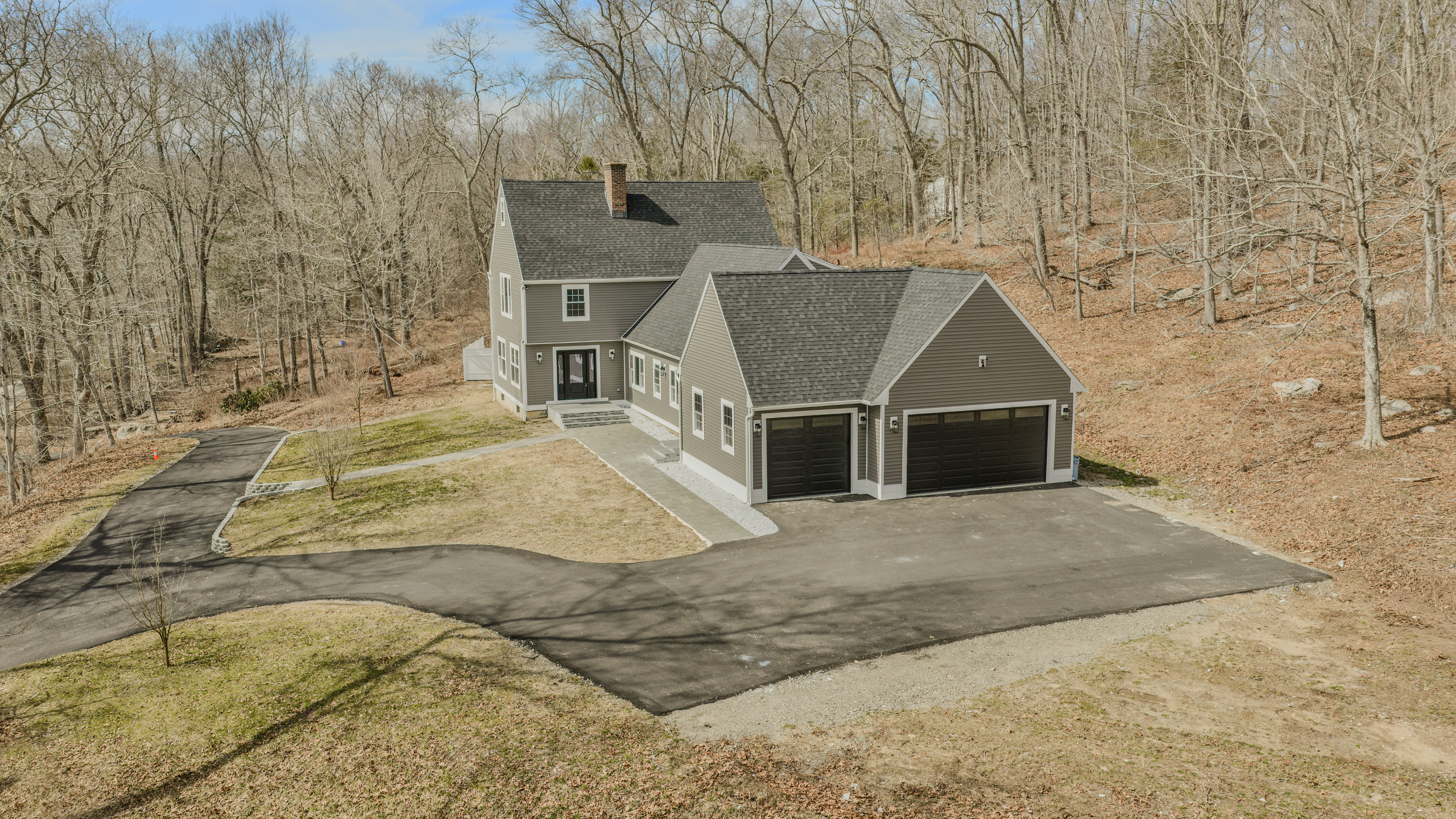  Beautiful and Spacious Colonial Home on 2.55 Acres - 物件實景
