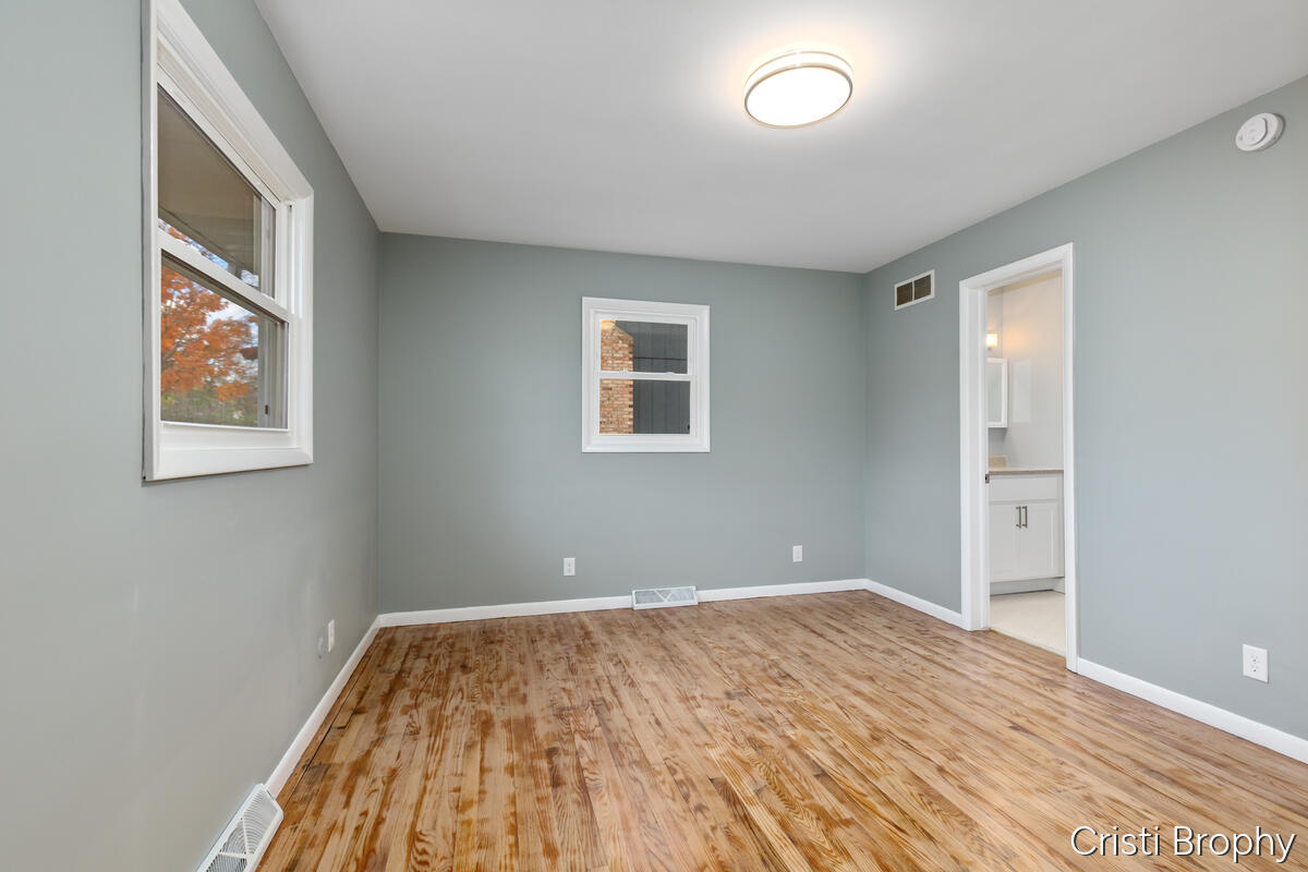 Grand Rapids, Michigan, 49506, United States, 4 Bedrooms Bedrooms, ,3 BathroomsBathrooms,Residential,For Sale,1989098