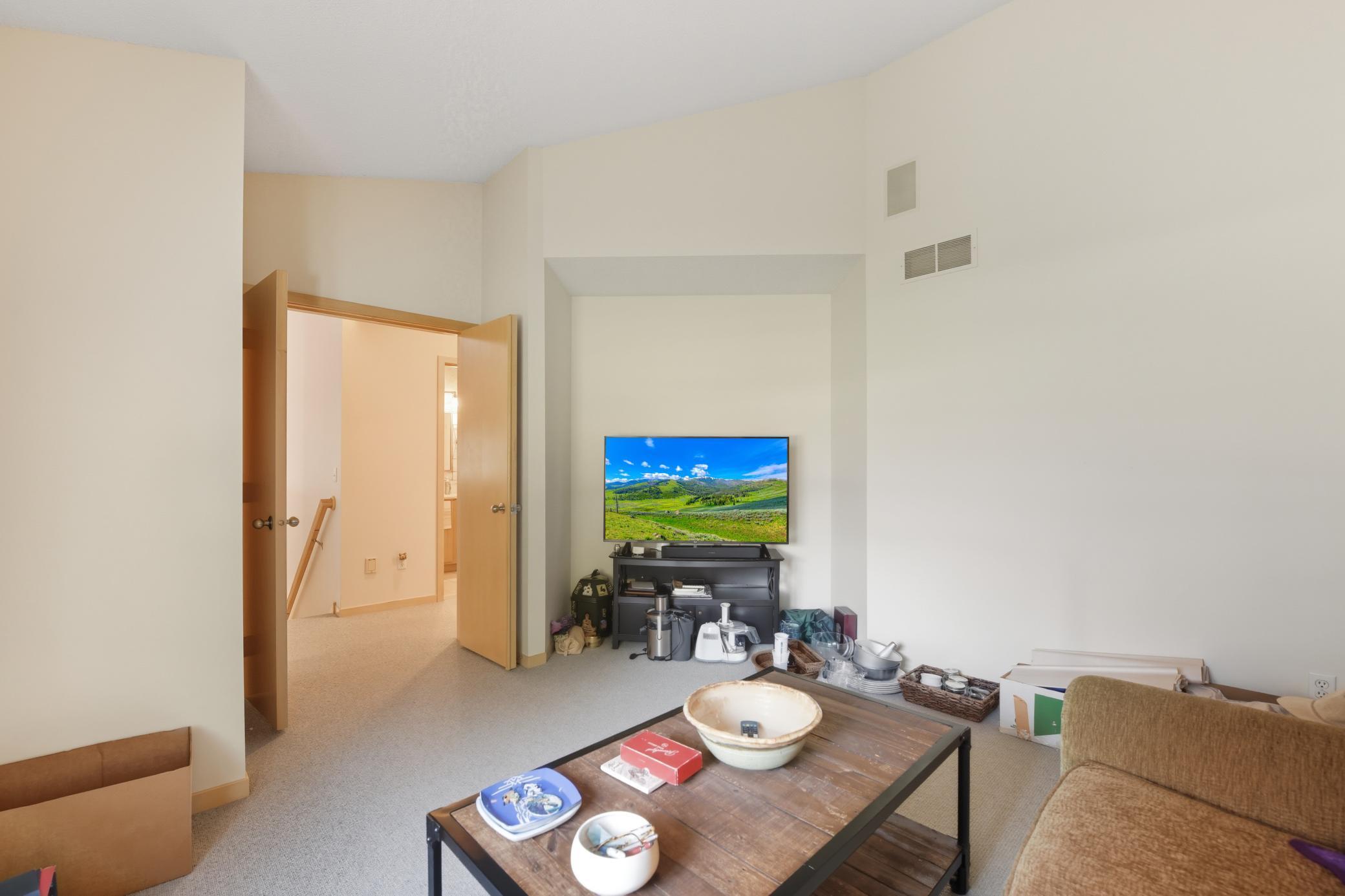 Shorewood, Minnesota, 55331, United States, 2 Bedrooms Bedrooms, ,3 BathroomsBathrooms,Residential,For Sale,1956041