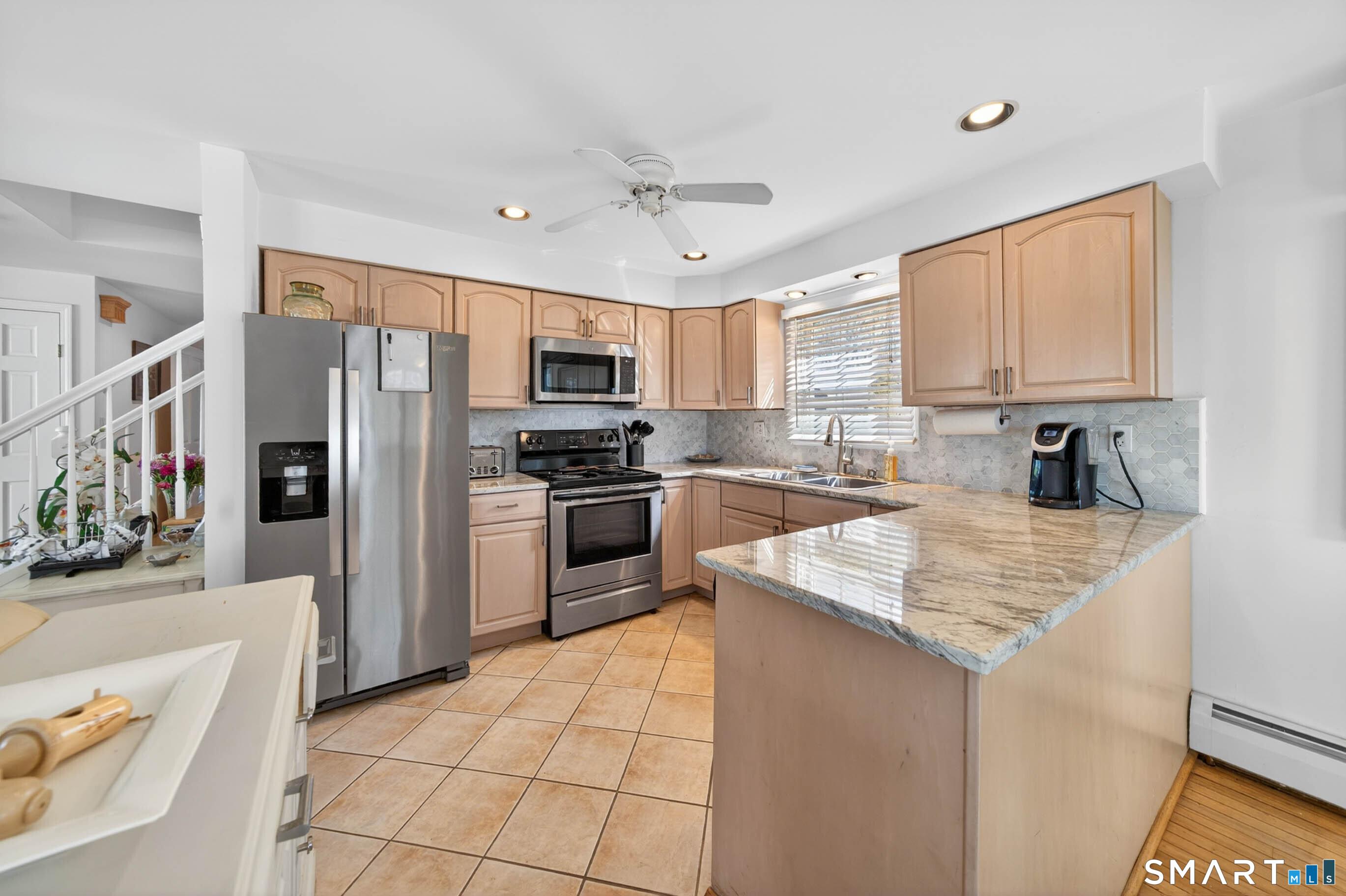 122, Connecticut, 06405, United States, 3 Bedrooms Bedrooms, ,2 BathroomsBathrooms,Residential,For Sale,2040354