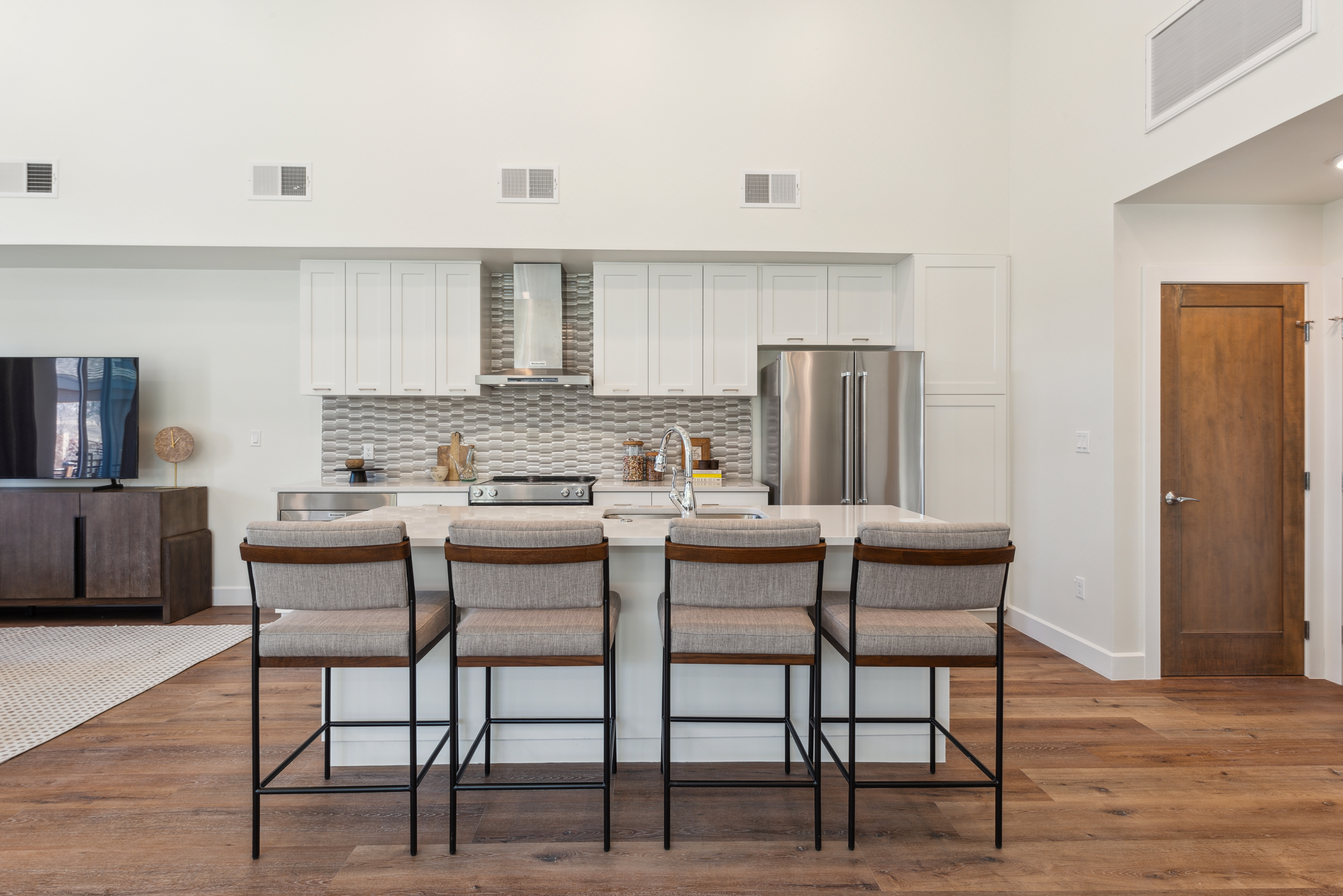  Third Floor Residence Unit with Vaulted Ceilings - 物件實景