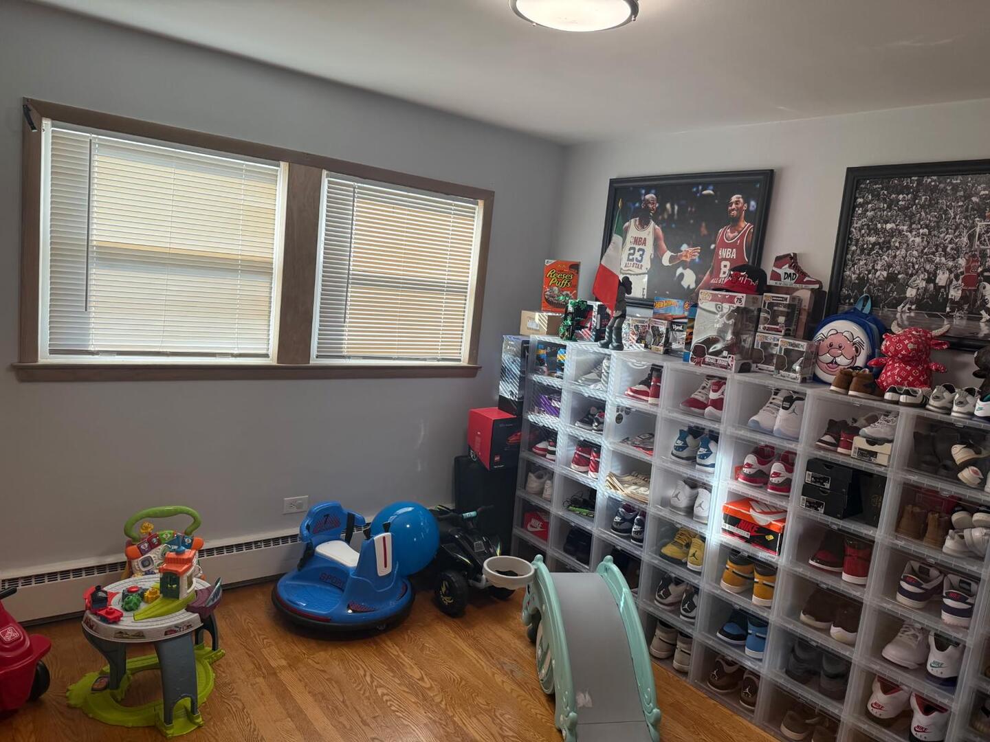 Niles, Illinois, 60714, United States, 5 Bedrooms Bedrooms, ,Residential,For Sale,1990948