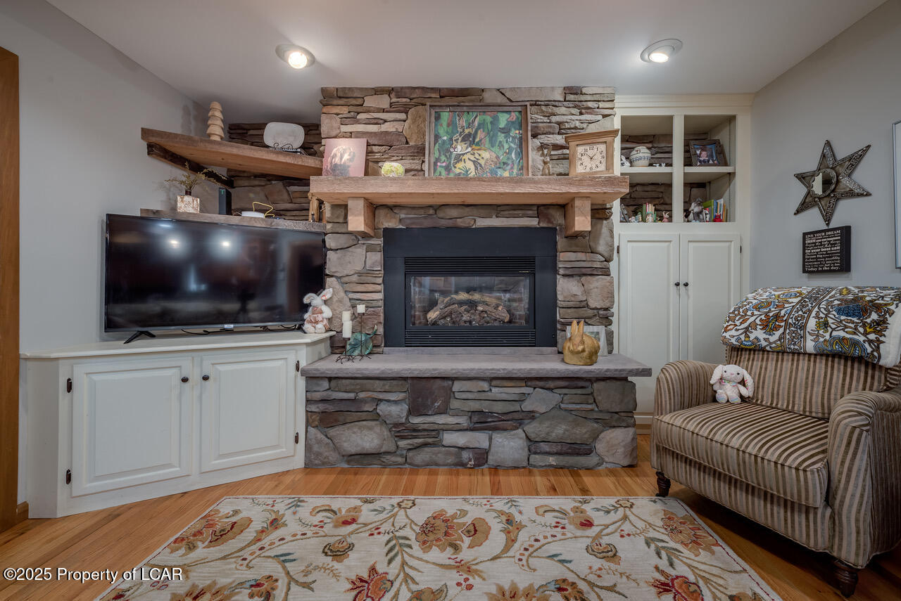 Dallas, Pennsylvania, 18612, United States, 5 Bedrooms Bedrooms, ,3 BathroomsBathrooms,Residential,For Sale,2006135