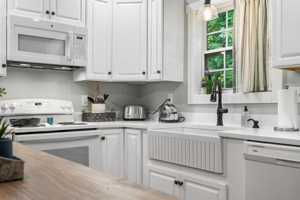 Murphy, North Carolina, 28906, United States, 2 Bedrooms Bedrooms, ,2 BathroomsBathrooms,Residential,For Sale,1976149